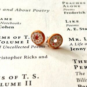 Chef’s Kiss Donut Stud Earrings Cute NEW
